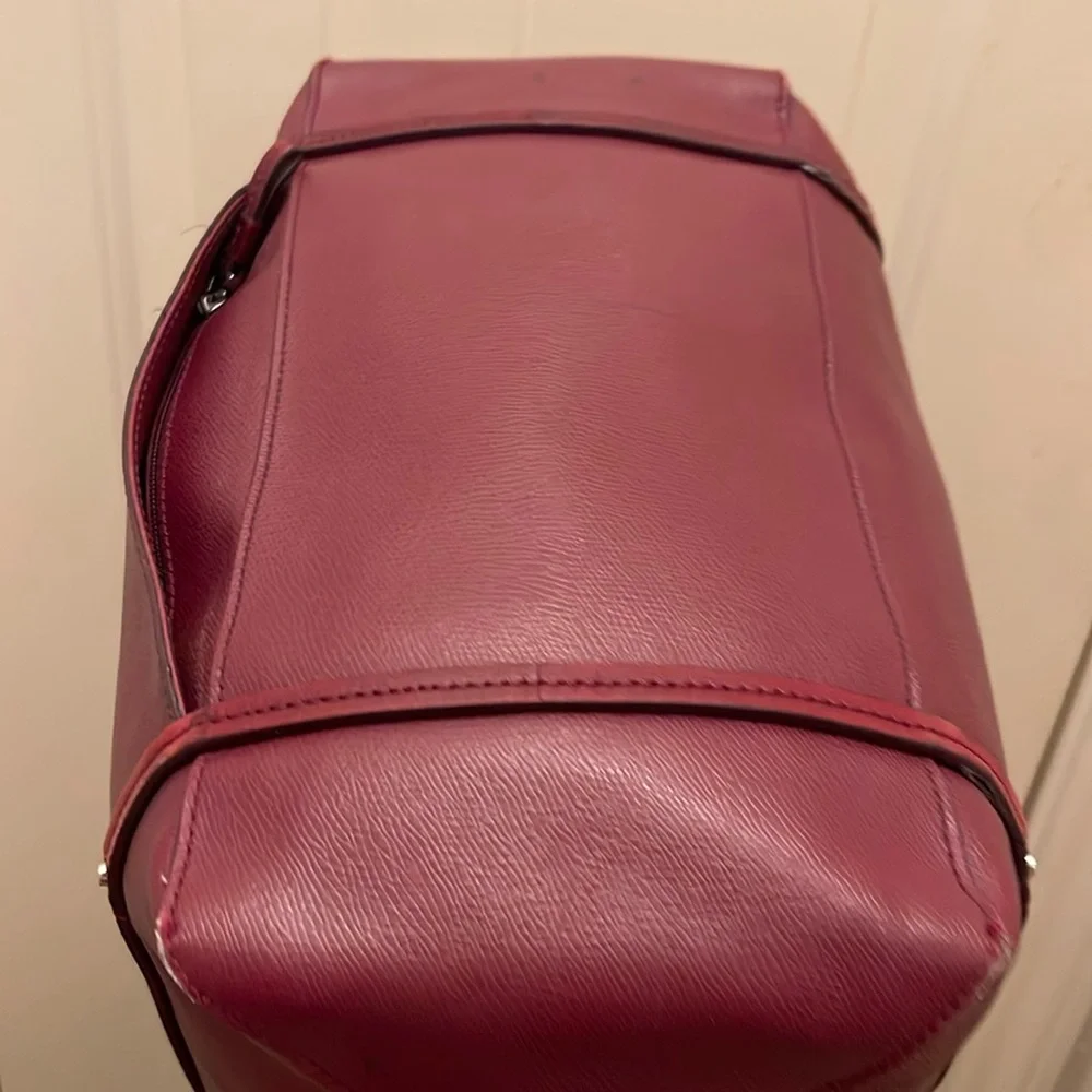 Tumi please check all picture of condition - Picture 12 of 17